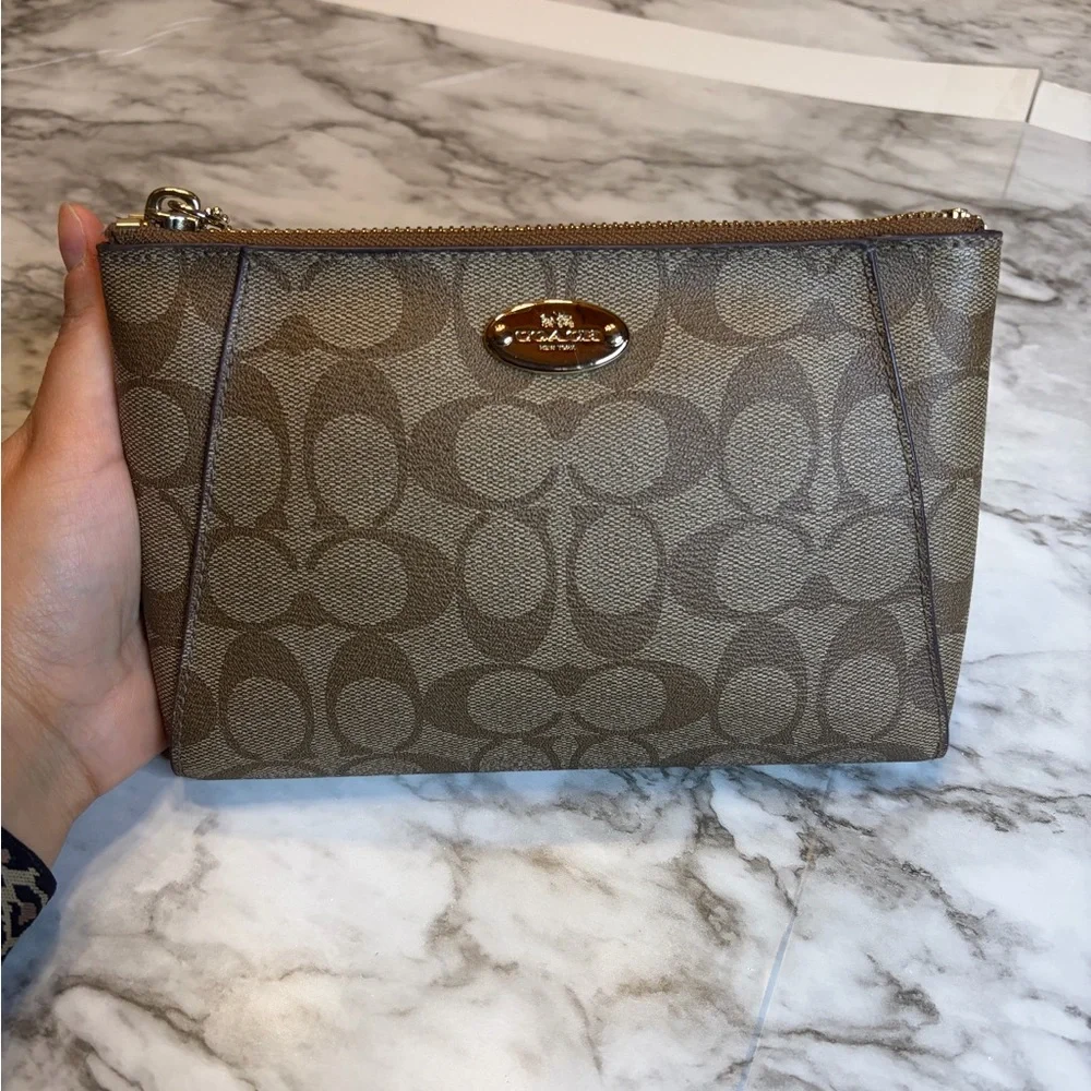 Vintage Coach Tan‎ Signature  zippered pouch